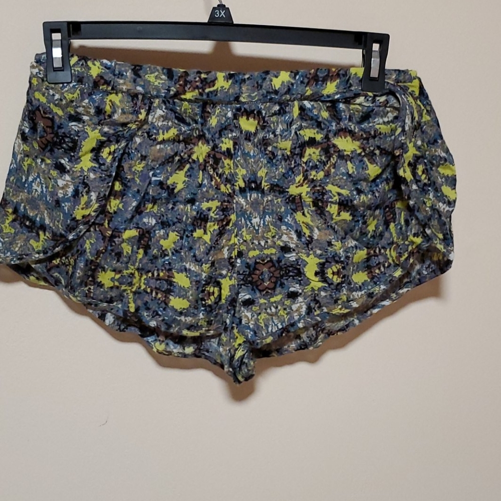 Vans shorts size M